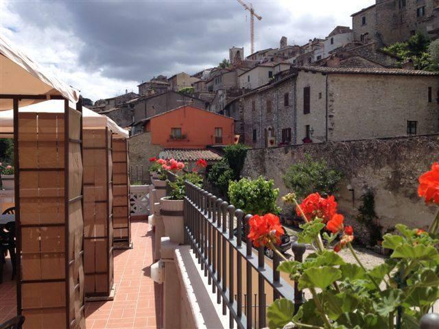Ostello Sant'Anna นาร์นี ภายนอก รูปภาพ